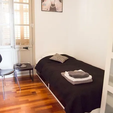 Torres Rojo Apartman *